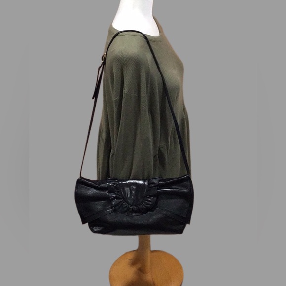 Vintage SUSAN GAIL Leather Clutch/Shoulder Bag with Large Bow Front Flap, Black - Picture 2 of 14
